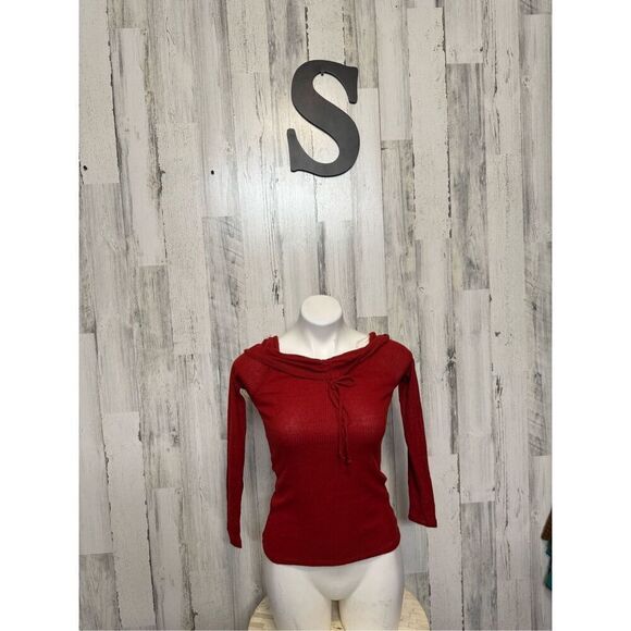 Red long sleeve top - Picture 3 of 8